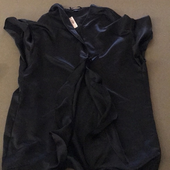 VS Robe - Picture 2 of 4